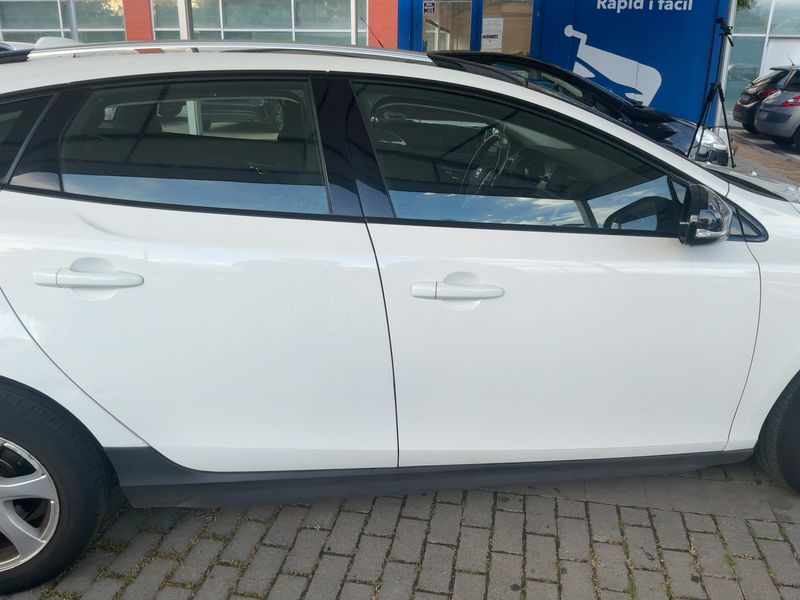 Volvo V40 Cross Country 2.0 D3 Momentum 2015 – снимка 10