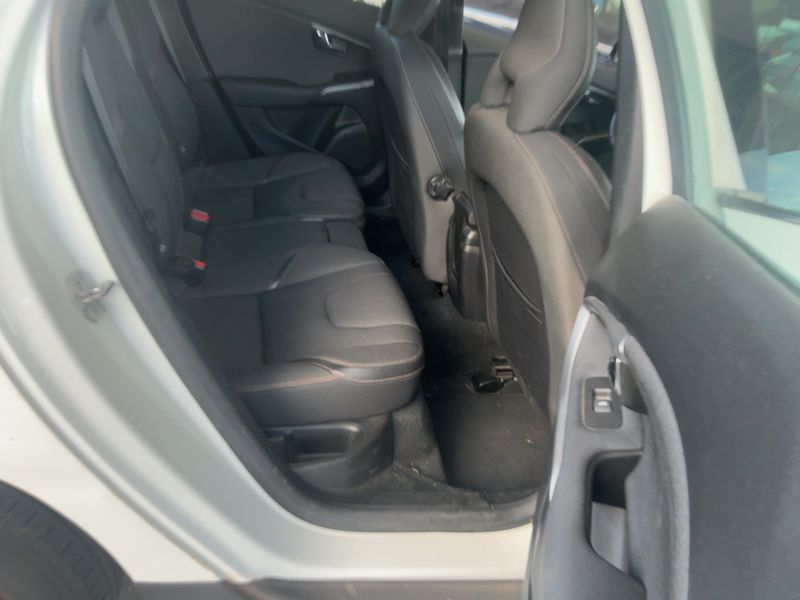 Volvo V40 Cross Country 2.0 D3 Momentum 2015 – снимка 19