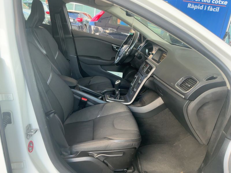 Volvo V40 Cross Country 2.0 D3 Momentum 2015 – снимка 16