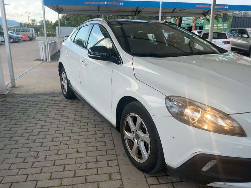 Volvo V40 Cross Country 2.0 D3 Momentum 2015 – снимка 12