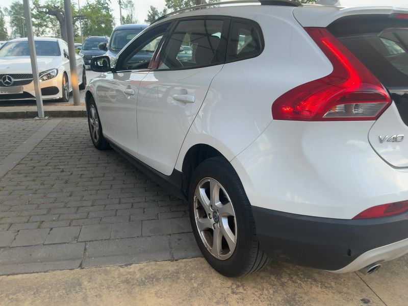 Volvo V40 Cross Country 2.0 D3 Momentum 2015 – снимка 6