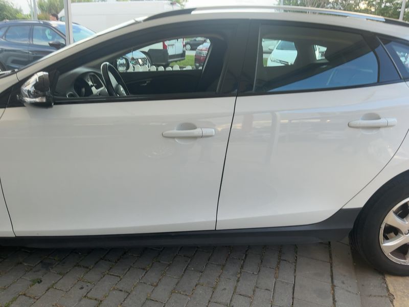 Volvo V40 Cross Country 2.0 D3 Momentum 2015 – снимка 4
