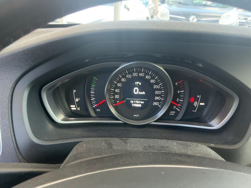 Volvo V40 Cross Country 2.0 D3 Momentum 2015 – снимка 18