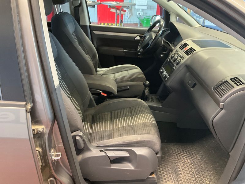 Volkswagen Touran 2.0 TDI United 2008 – снимка 3