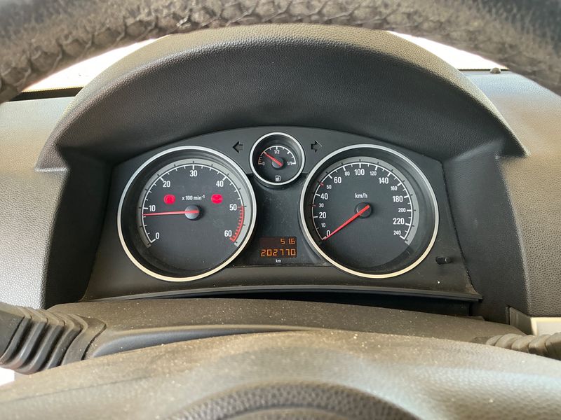 Opel Astra GTC 1.7 CDTI Energy 2009 – снимка 4