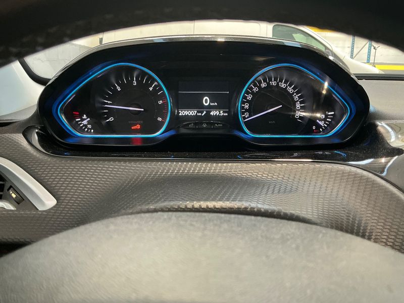 Peugeot 2008 1.6 Blue-HDi Crossway 2018 – снимка 18