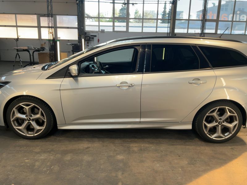 Ford Focus 2.0 EcoBoost ST 2017 – снимка 4