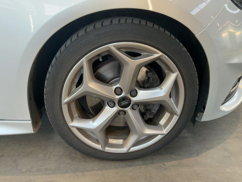 Ford Focus 2.0 EcoBoost ST 2017 – снимка 11