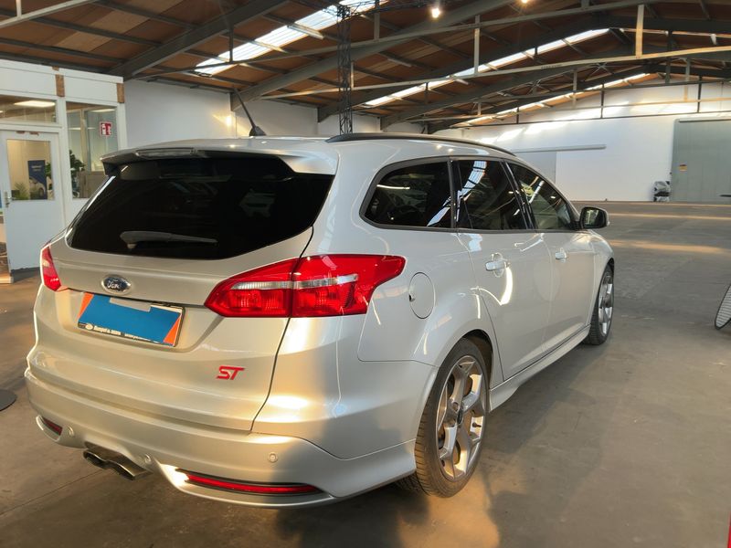 Ford Focus 2.0 EcoBoost ST 2017 – снимка 8