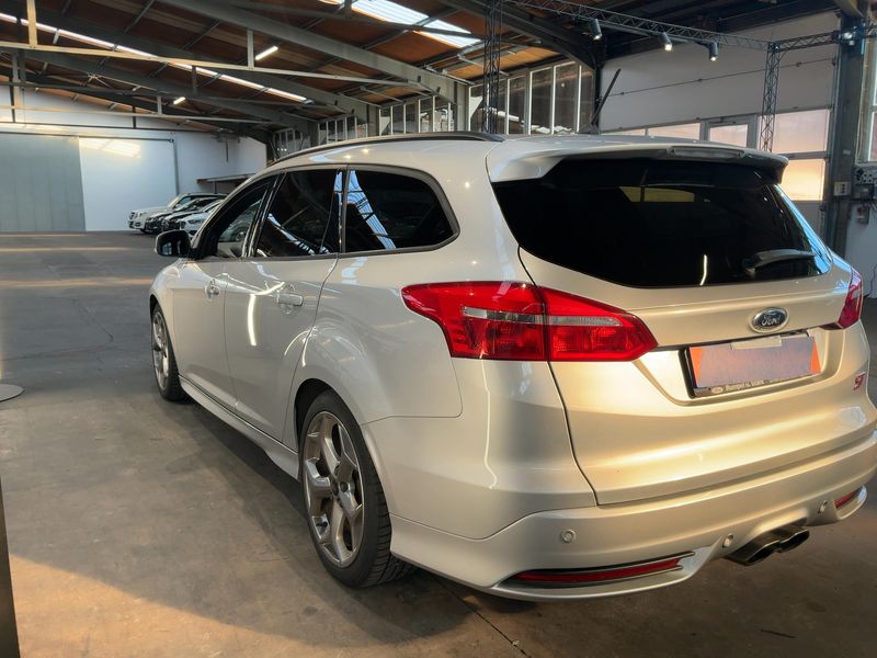 Ford Focus 2.0 EcoBoost ST 2017 – снимка 6
