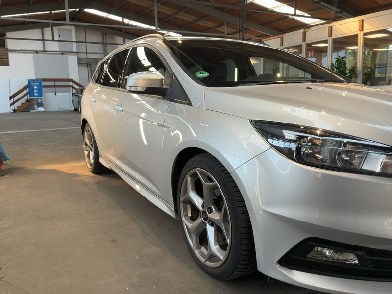 Ford Focus 2.0 EcoBoost ST 2017 – снимка 12