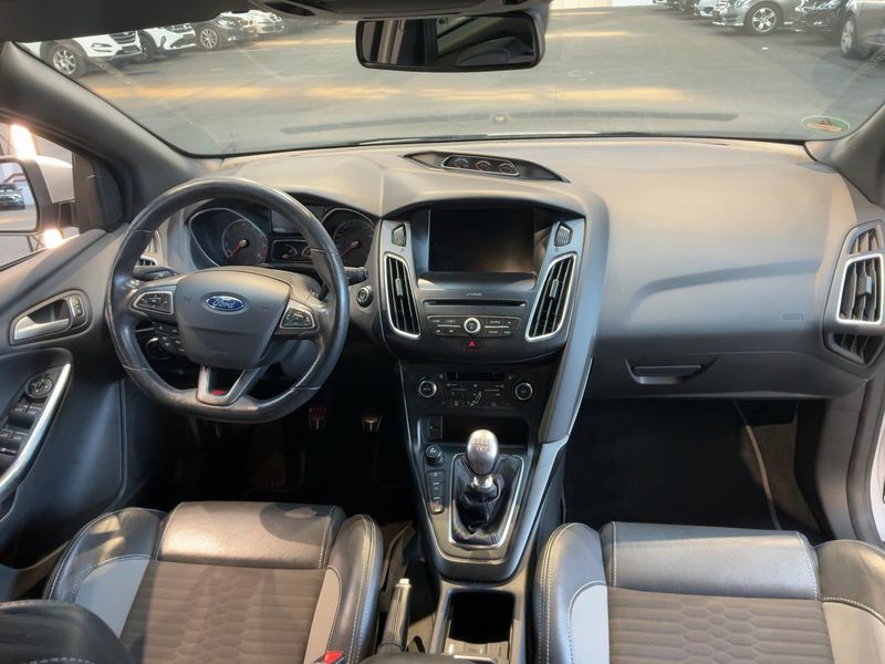 Ford Focus 2.0 EcoBoost ST 2017 – снимка 17