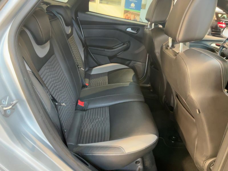 Ford Focus 2.0 EcoBoost ST 2017 – снимка 19