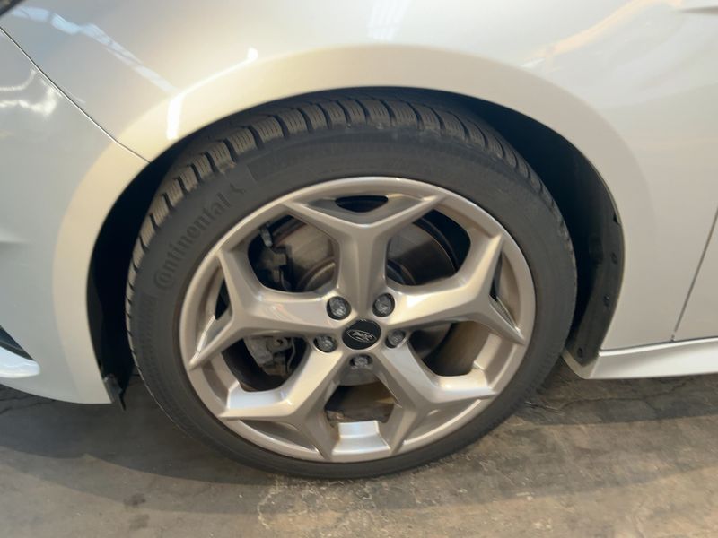 Ford Focus 2.0 EcoBoost ST 2017 – снимка 3