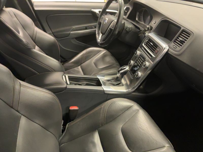 Volvo V60 Cross Country 2.4 D4 Summum AWD 2015 – снимка 17