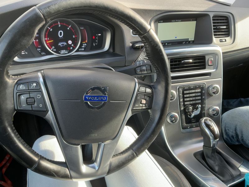 Volvo V60 Cross Country 2.4 D4 Summum AWD 2015 – снимка 18