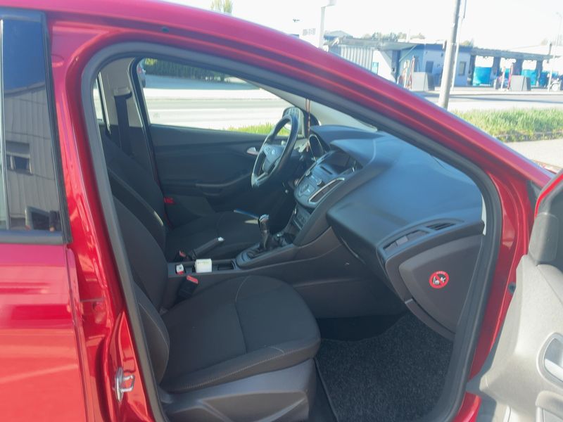 Ford Focus 1.0 EcoBoost Trend 2015 – снимка 17