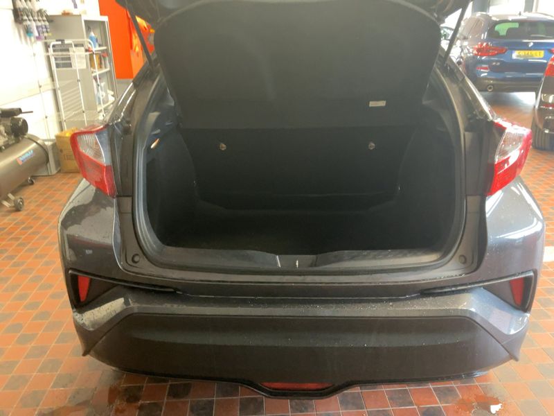 Toyota C-HR 1.8 Hybrid Flow 2017 – снимка 15