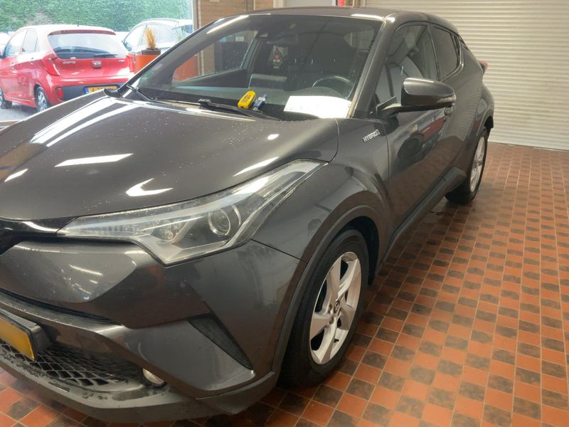 Toyota C-HR 1.8 Hybrid Flow 2017 – снимка 2