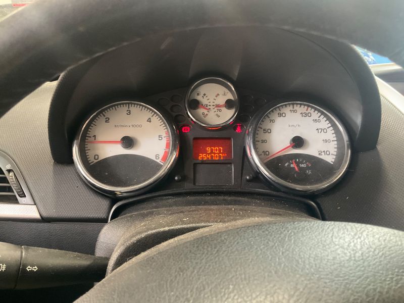 Peugeot 207 1.4 HDi Premium 2008 – снимка 4