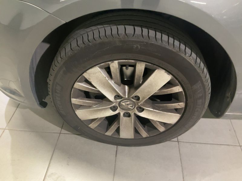 Volkswagen Touran 1.2 TSI Life 2013 – снимка 3