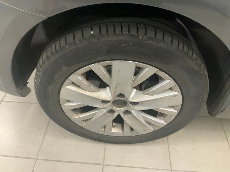 Volkswagen Touran 1.2 TSI Life 2013 – снимка 9