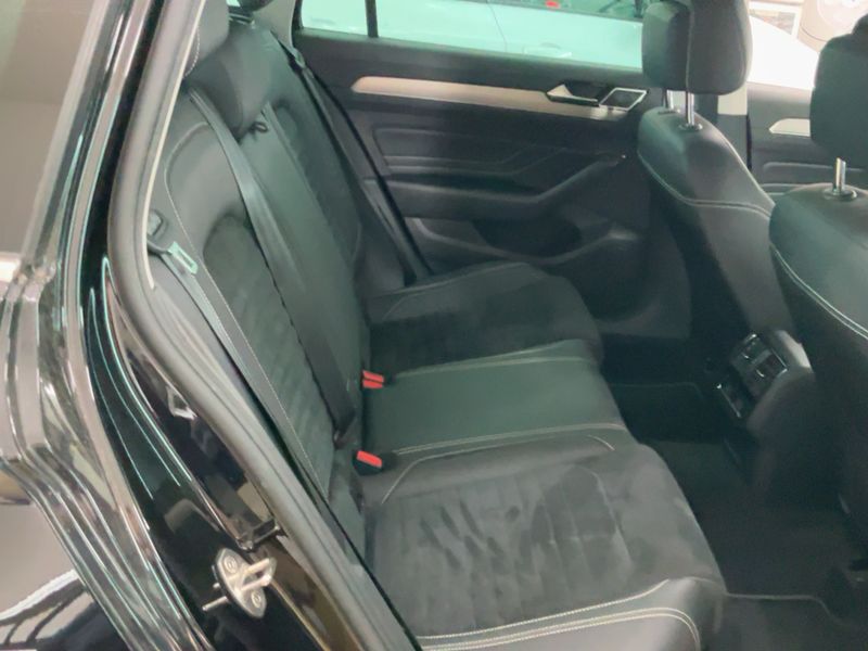 Volkswagen Passat 2.0 TDI Elegance 2019 – снимка 19