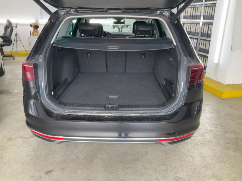 Volkswagen Passat 2.0 TDI Elegance 2019 – снимка 15