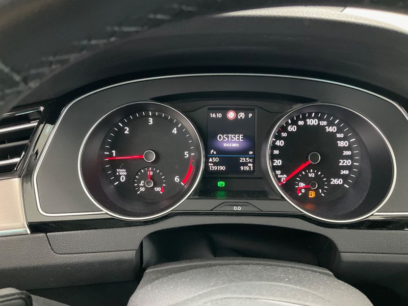 Volkswagen Passat 2.0 TDI Elegance 2019 – снимка 18