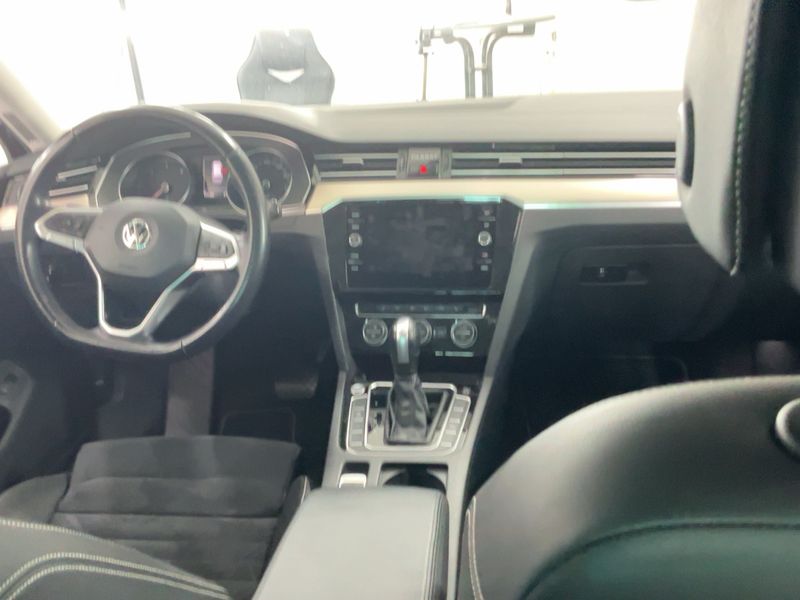 Volkswagen Passat 2.0 TDI Elegance 2019 – снимка 17
