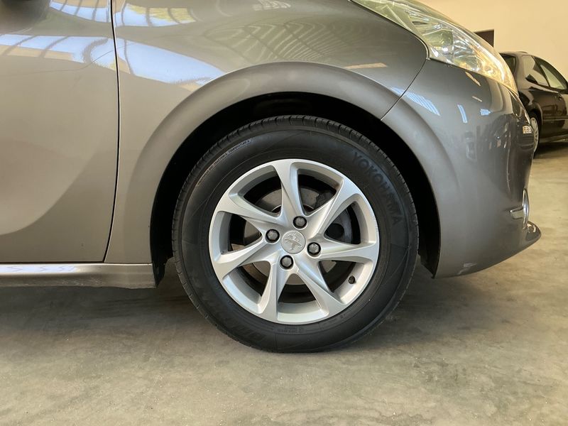 Peugeot 208 1.2 e-VTi Active 2012 – снимка 11