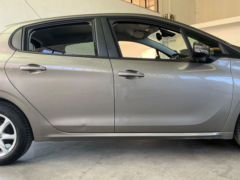 Peugeot 208 1.2 e-VTi Active 2012 – снимка 10