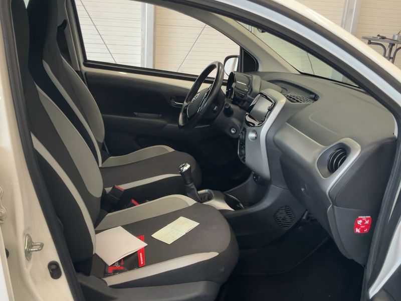 Toyota Aygo 1.0 X-Play Team D 2018 – снимка 17