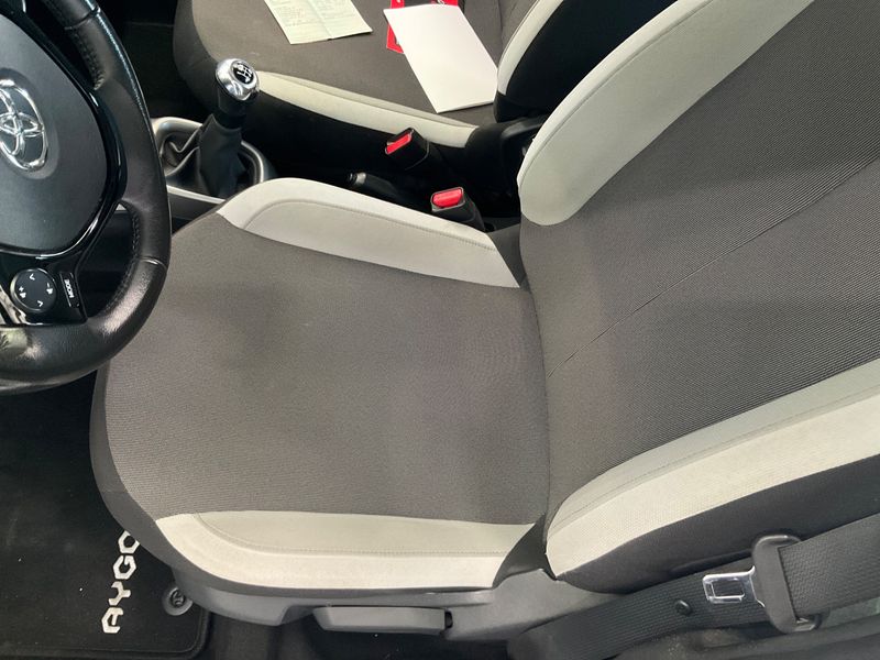 Toyota Aygo 1.0 X-Play Team D 2018 – снимка 39
