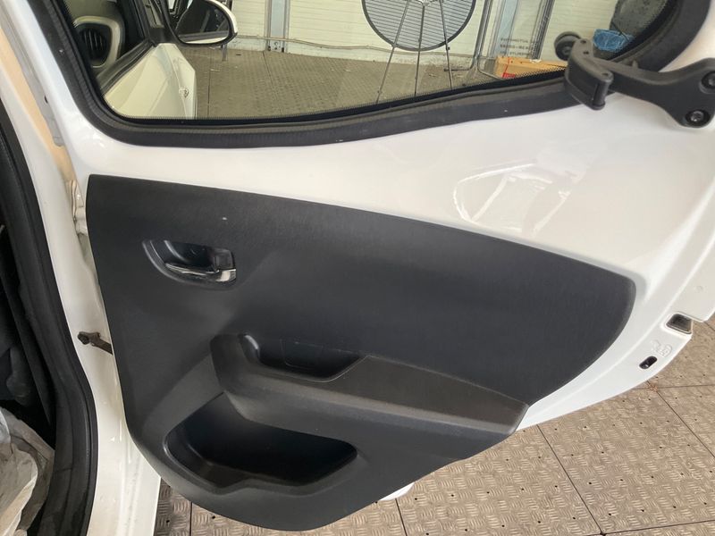 Toyota Aygo 1.0 X-Play Team D 2018 – снимка 36