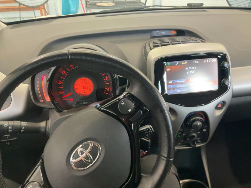 Toyota Aygo 1.0 X-Play Team D 2018 – снимка 18