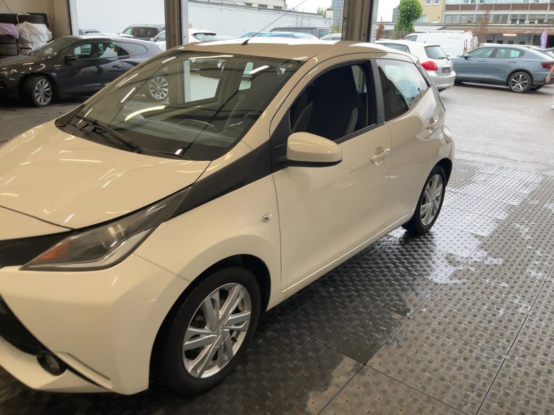 Toyota Aygo 1.0 X-Play Team D 2018 – снимка 2