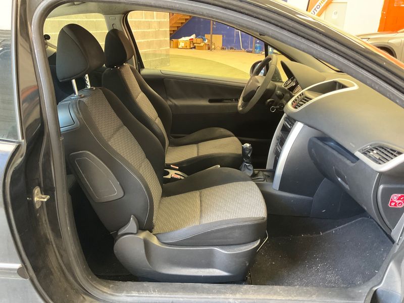 Peugeot 207 1.6 HDi Premium 2009 – снимка 3