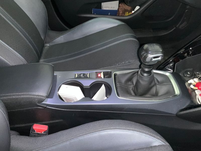 Peugeot 2008 1.2 PureTech Allure 2020 – снимка 25