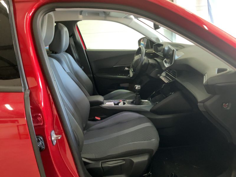 Peugeot 2008 1.2 PureTech Allure 2020 – снимка 16