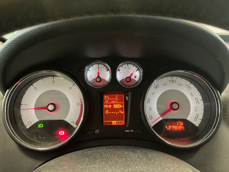 Peugeot 308 1.6 HDi Premium 2010 – снимка 4