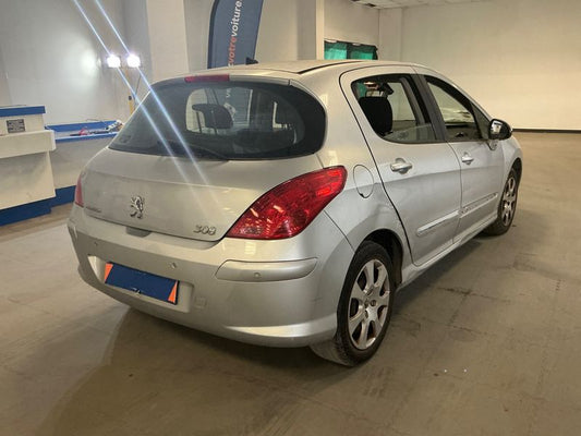 Peugeot 308 1.6 HDi Premium 2010 – снимка 2