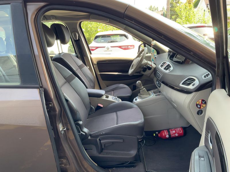 Renault Scenic 1.5 dCi Privilege 2009 – снимка 16