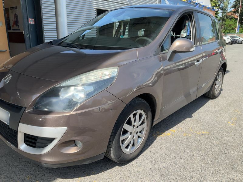 Renault Scenic 1.5 dCi Privilege 2009 – снимка 2