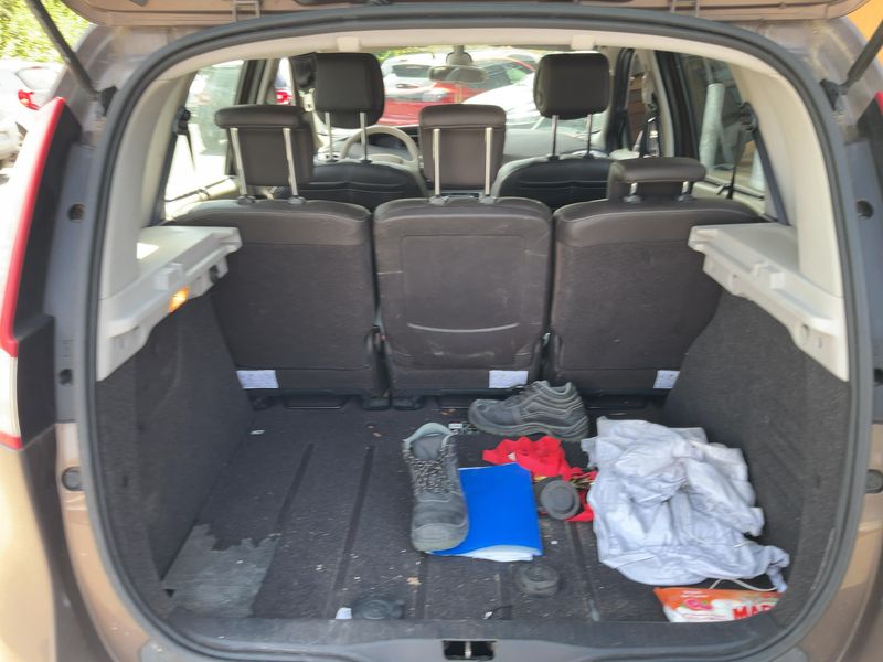 Renault Scenic 1.5 dCi Privilege 2009 – снимка 15