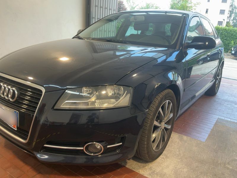 Audi A3 Sportback 1.6 TDI Ambition 2011 – снимка 2