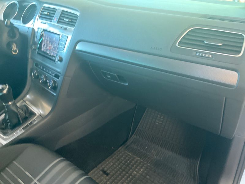 Volkswagen Golf VII 1.2 TSI Lounge BlueMotion Tech 2015 – снимка 27