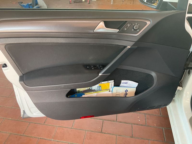 Volkswagen Golf VII 1.2 TSI Lounge BlueMotion Tech 2015 – снимка 25