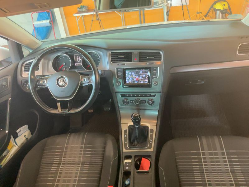Volkswagen Golf VII 1.2 TSI Lounge BlueMotion Tech 2015 – снимка 17