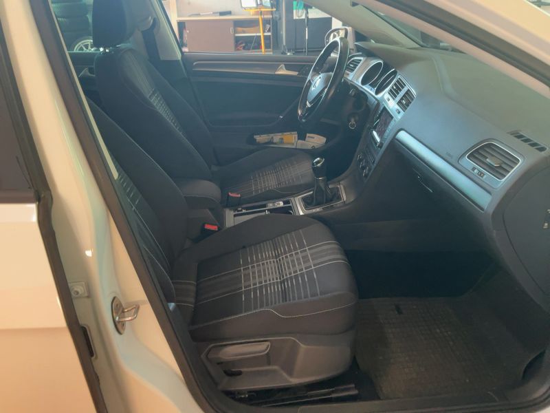 Volkswagen Golf VII 1.2 TSI Lounge BlueMotion Tech 2015 – снимка 16